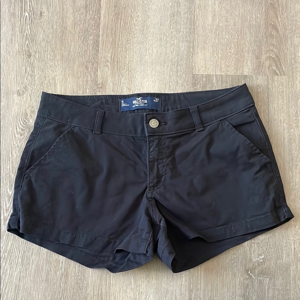 Hollister Black Cargo Shorts Lightweight and Versatile